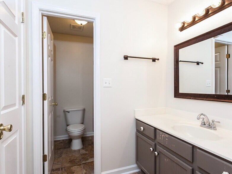 Building Photo - 6883 Showboat Ln