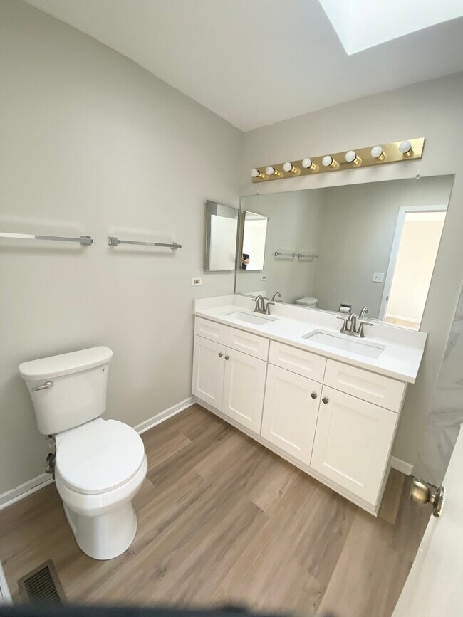 Building Photo - 6504 Kensington Pl