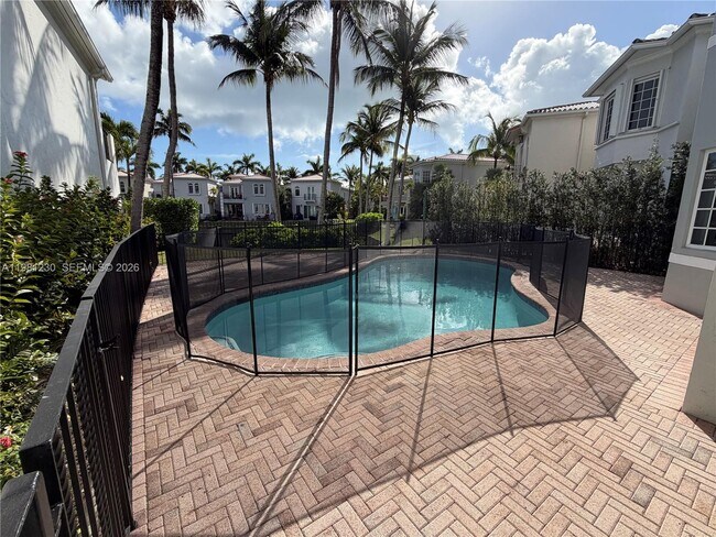 Building Photo - 20729 NE 32nd Ave