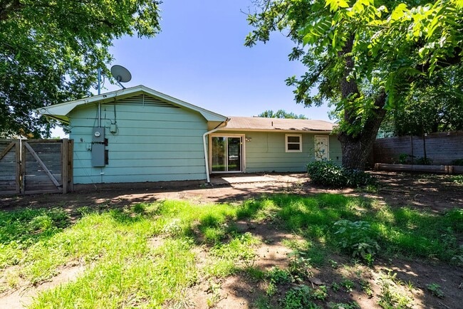 Building Photo - Beautiful 3 bedroom, 2 bathroom home in North Lamar!!!