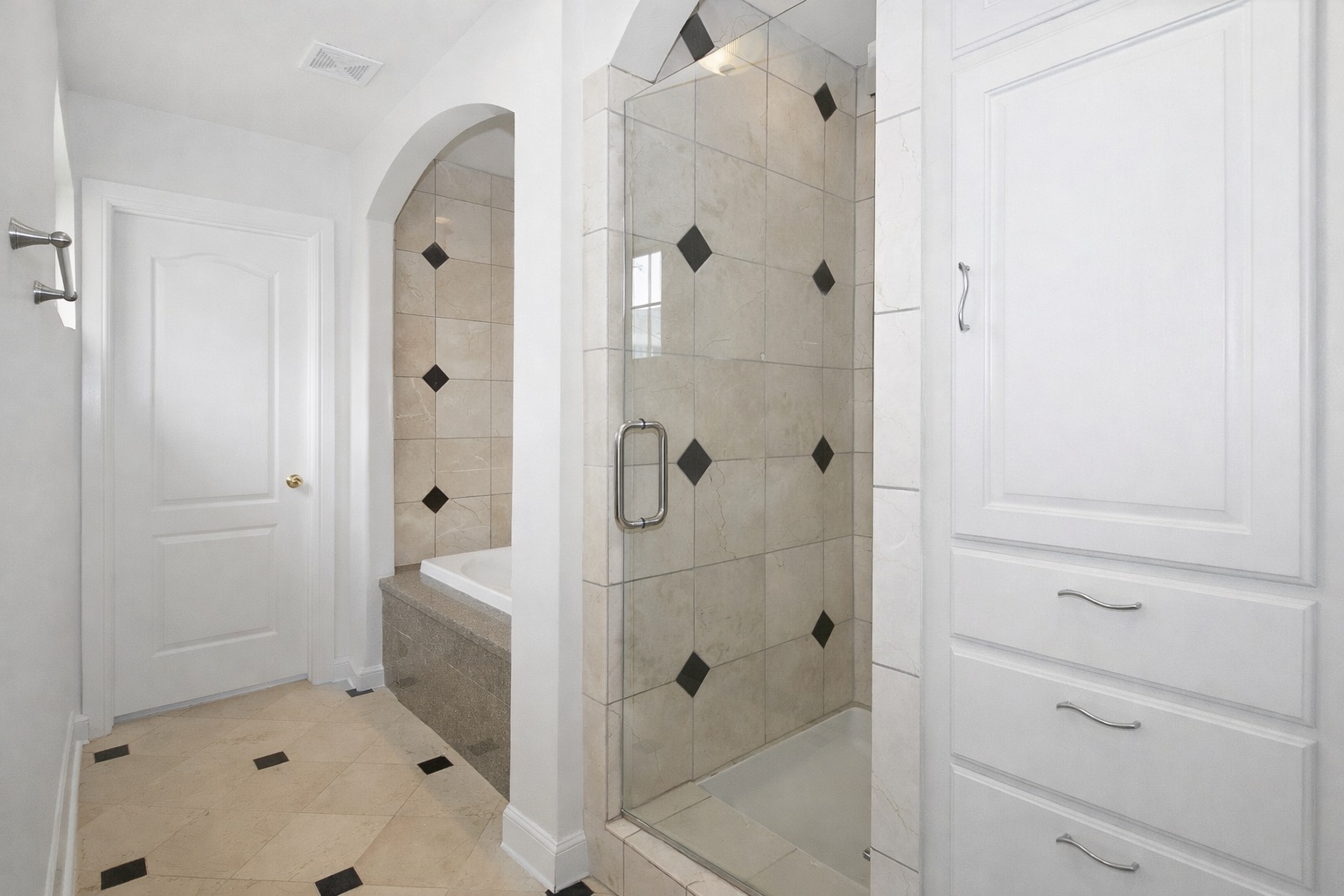 Building Photo - 2915 Normah St