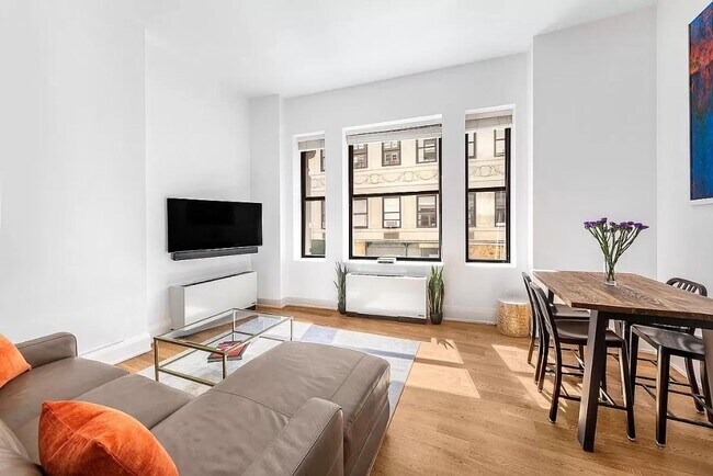 Building Photo - 71 Nassau St