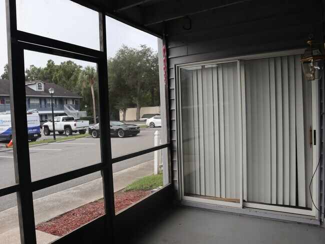Building Photo - CONDO 2Bedroom 2 Bath MOVE IN READY CALL C...