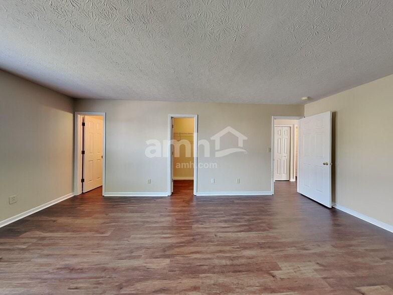 Building Photo - 2162 Turning Leaf Dr