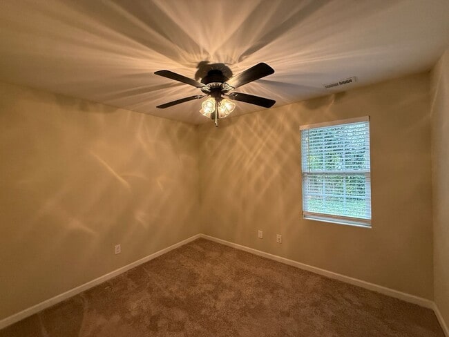 Building Photo - 290 Janet Ave