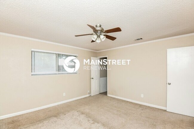 Building Photo - 3 Bedroom Pet-Friendly Home in Crowley, TX with Main Street Renewal