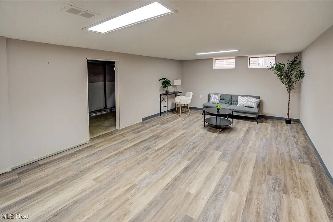 Building Photo - 38109 Poplar Dr