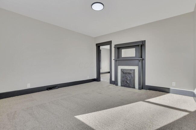Building Photo - 401 Miller Ave