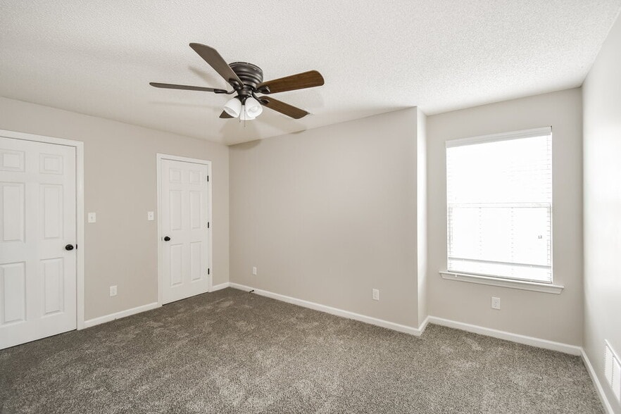 Building Photo - 9849 White Poplar Dr