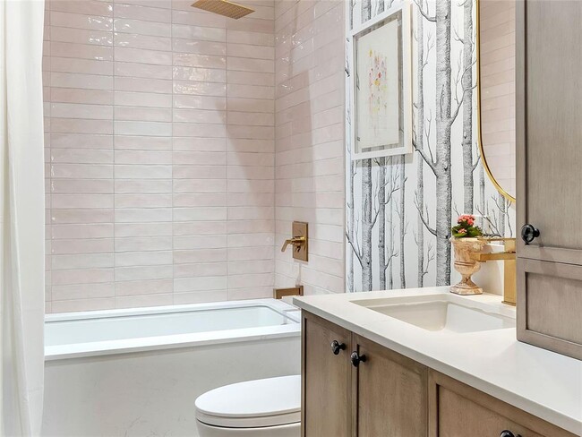 Building Photo - 1229 N Dewey Ave