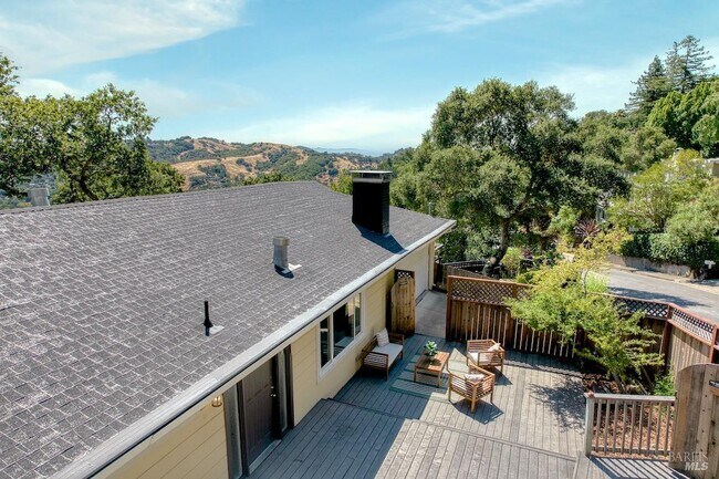 Building Photo - 76 Oak Springs Dr