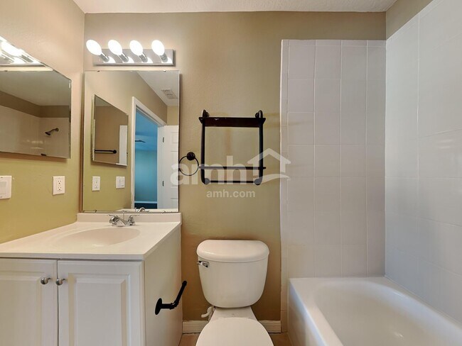 Building Photo - 5523 Remsen Cay Ln