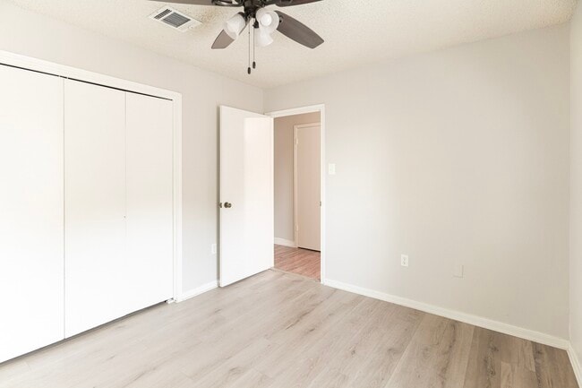 Building Photo - 2135 Whiteback Dr