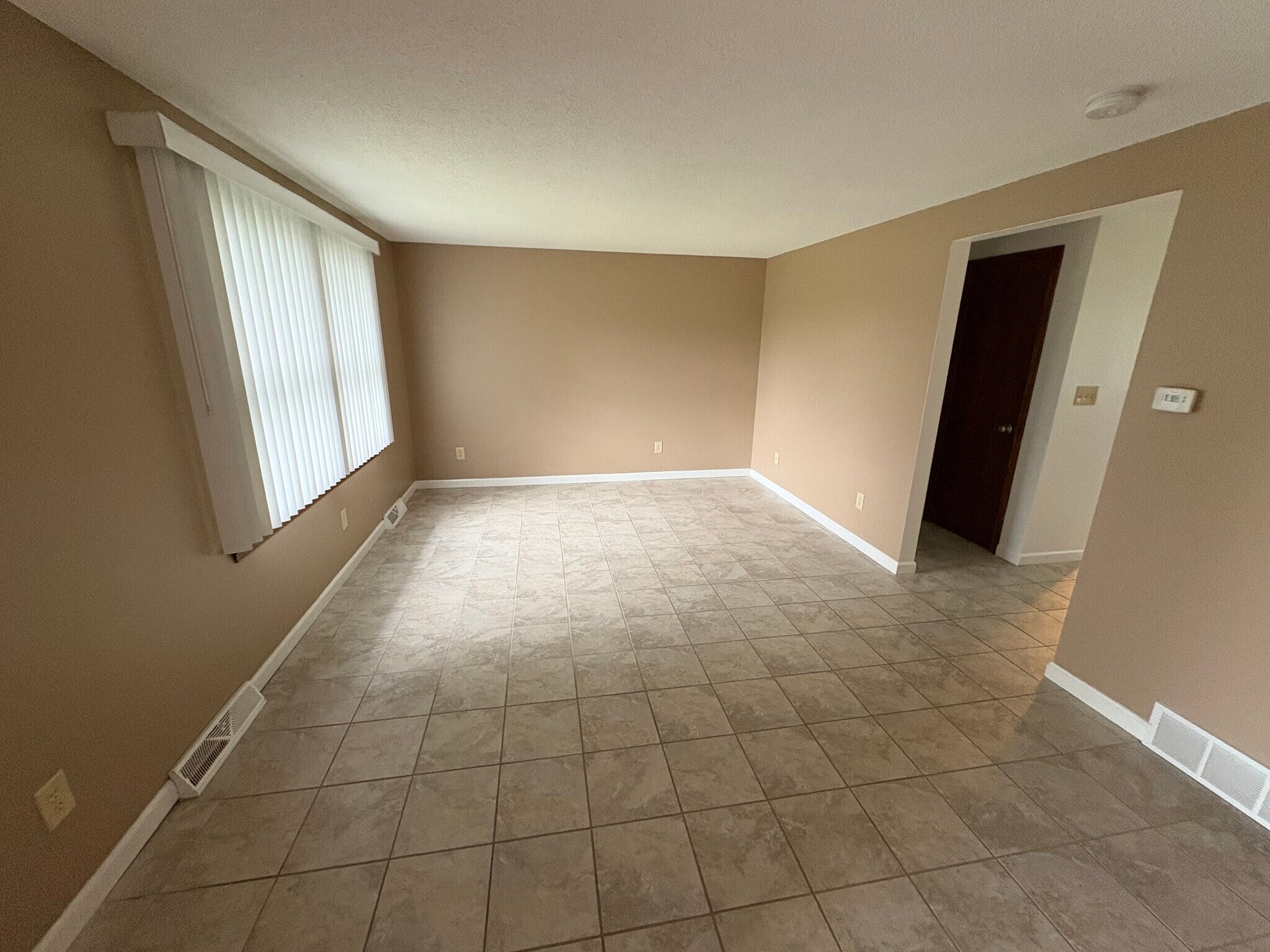 Living room - 1289 East and West Rd
