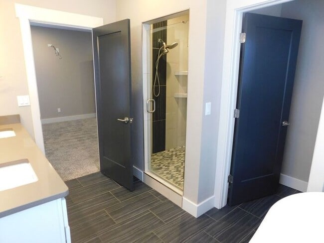 Building Photo - Spacious 5-Bedroom Home with Luxury Features & Prime Location!