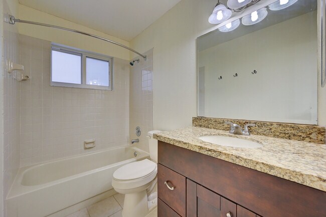 Building Photo - 630 SW 159th Terrace