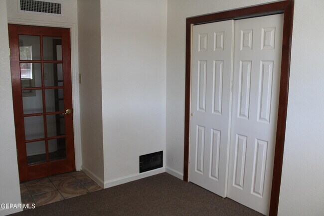 Building Photo - 9201 Mt Shasta Dr