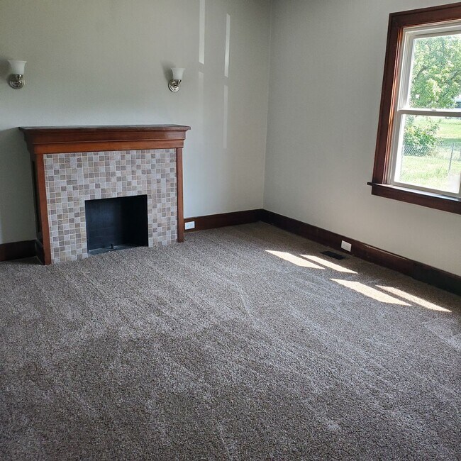 Building Photo - 4brm House for Rent
