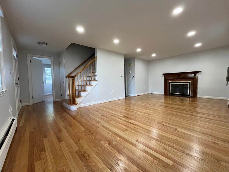 Building Photo - 116 Woodhill Rd