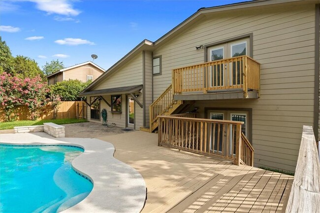 Building Photo - 6100 Danwood Dr