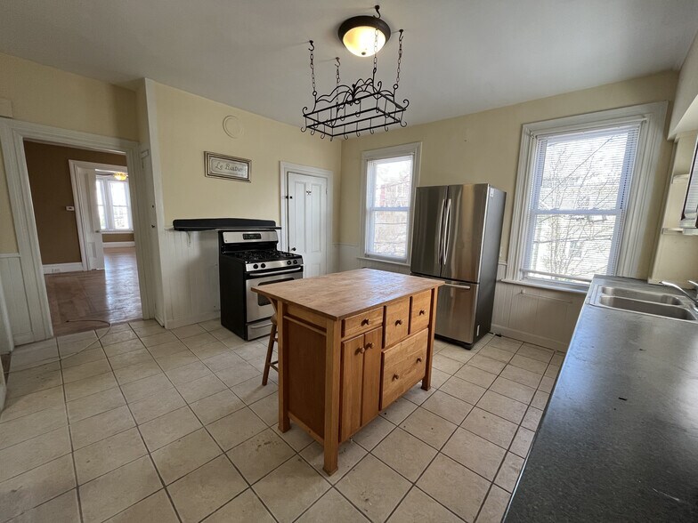 Primary Photo - 203 Howell St
