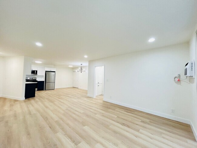 Building Photo - vet182