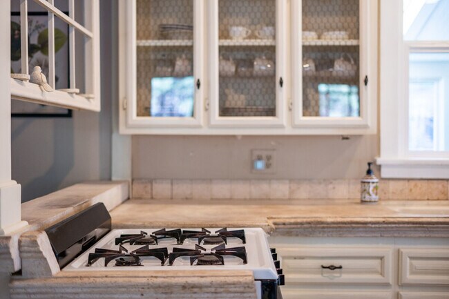 Building Photo - 4955 Hidden Hollow Rd