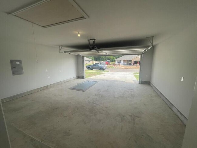 Building Photo - 1105 Osprey Dr