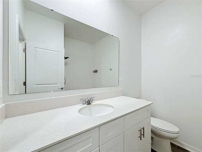 Building Photo - 643 Grove St