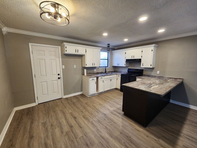 Building Photo - 8206 Dogwood Trail