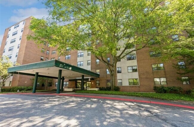 Building Photo - 2965 Pharr Court South NW