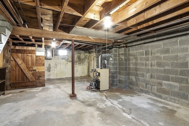 Building Photo - 62 Spruce St