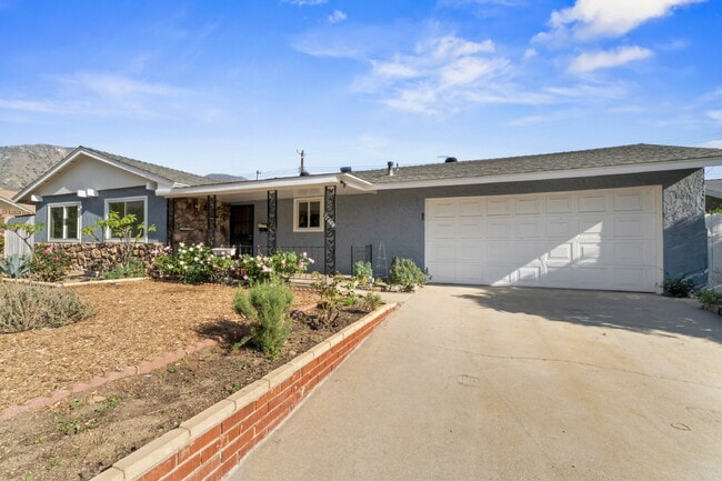 Primary Photo - "Charming 3-Bedroom Sylmar Home with Cozy ...