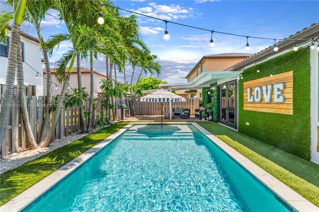 Building Photo - 25021 SW 118 Ct
