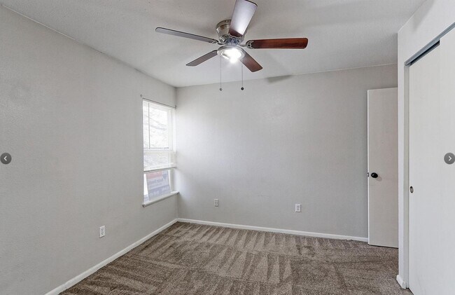 Building Photo - Well maintained Condo Westminster