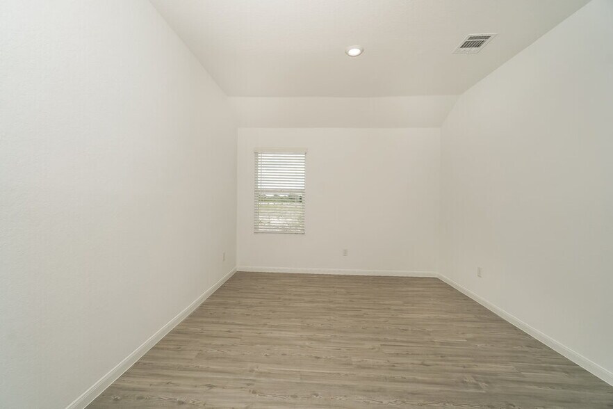 Building Photo - 2464 Vesper Bnd