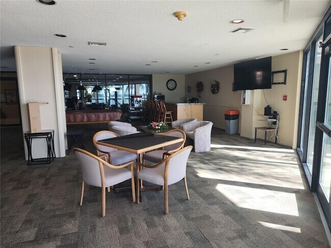 Building Photo - 6290 Bahia Del Mar Cir N