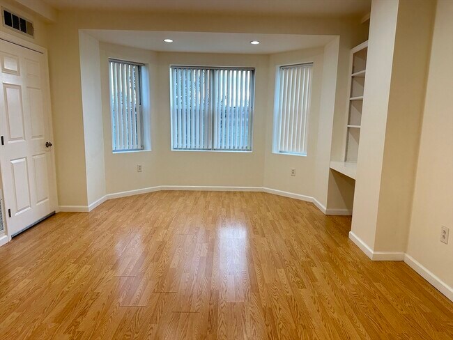 Building Photo - 1 Cityview Ln