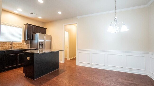 Building Photo - 408 Privet Cir