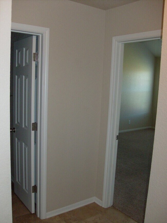 Building Photo - 2 Bed/2 Bath Duplex in Trimmier Estates!