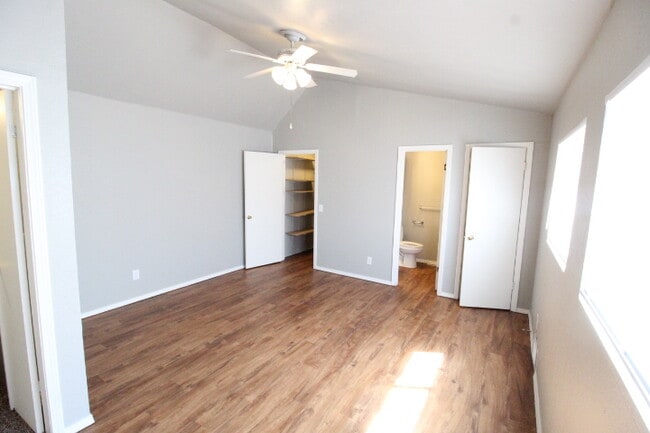 Building Photo - 1932 Lariat Cir