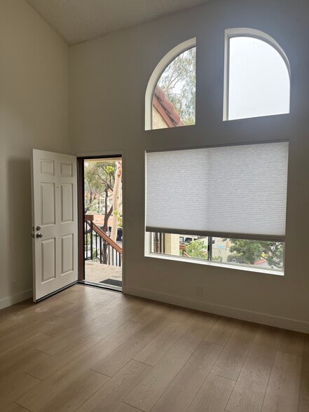 Building Photo - 4055 Porte La Paz