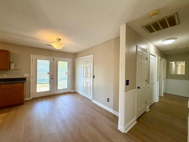 Building Photo - Close to Shaw AFB!