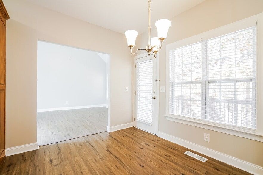 Building Photo - 49 E Trafalgar Ct