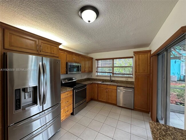 Building Photo - 2651 SE 19th Ct