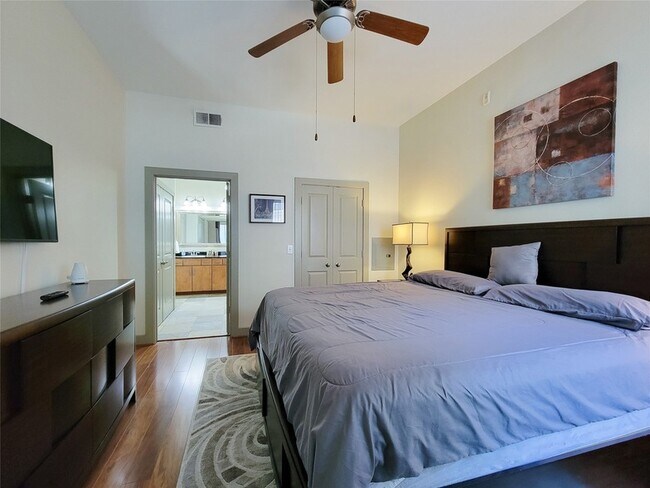 Building Photo - 1901 Post Oak Blvd