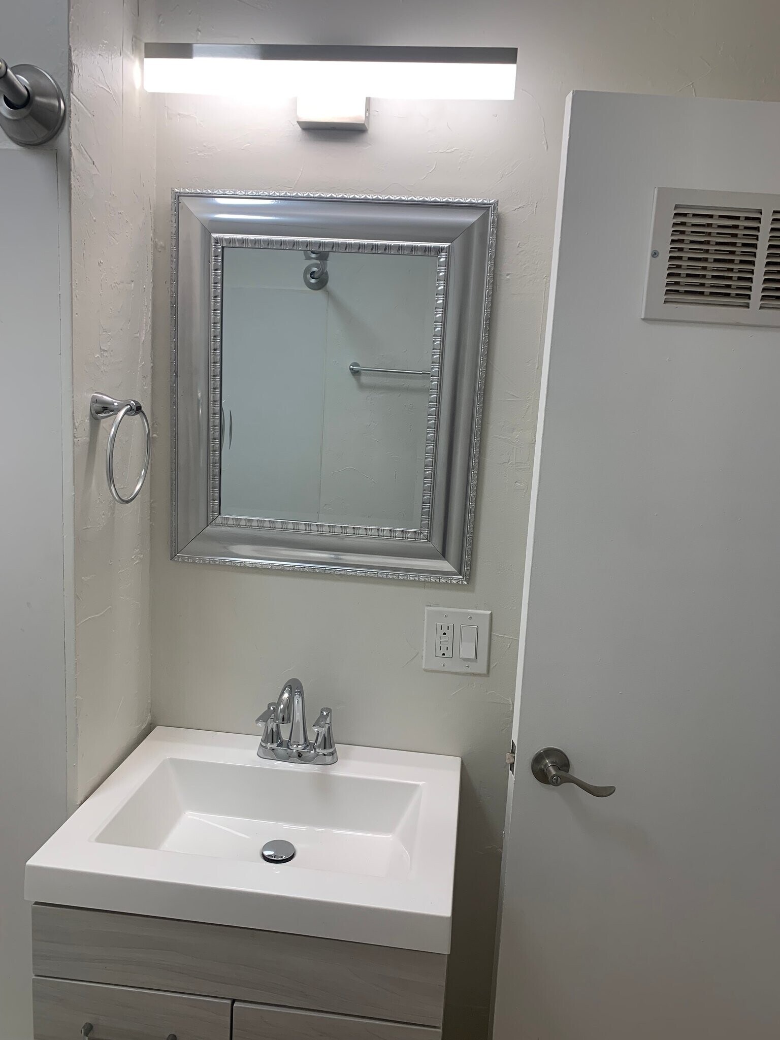 Building Photo - 2035 E 18th Ave