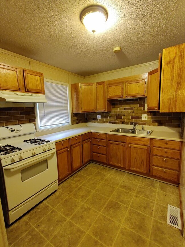 Building Photo - Coming Soon – 3-Bedroom Home for Rent