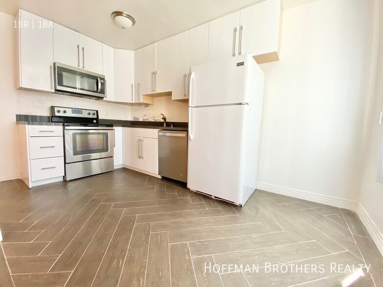 Building Photo - 400 S Berendo St