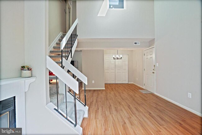 Building Photo - 1605 Carriage House Terrace